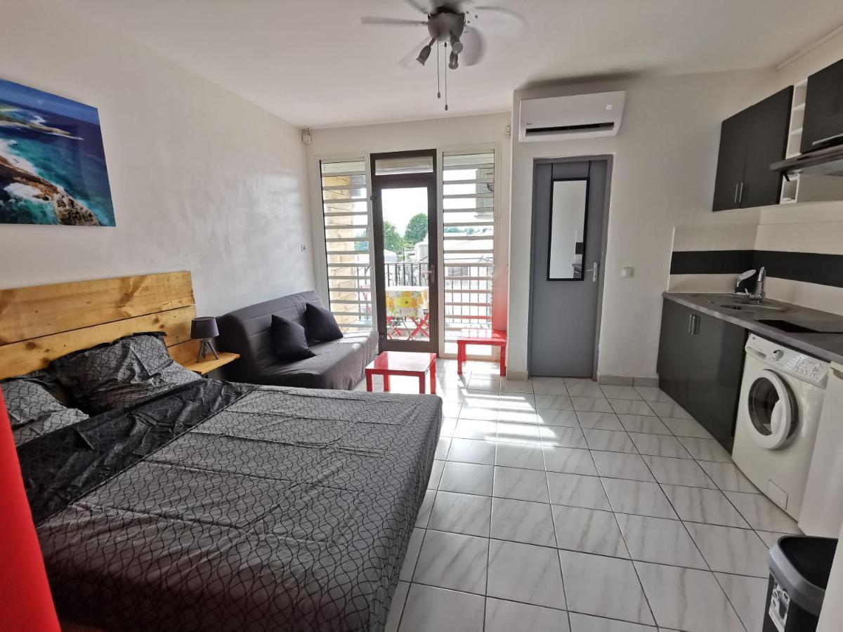 Appartement Vue Mer Et Montagne A 100M De La Plage Le Gosier  Buitenkant foto